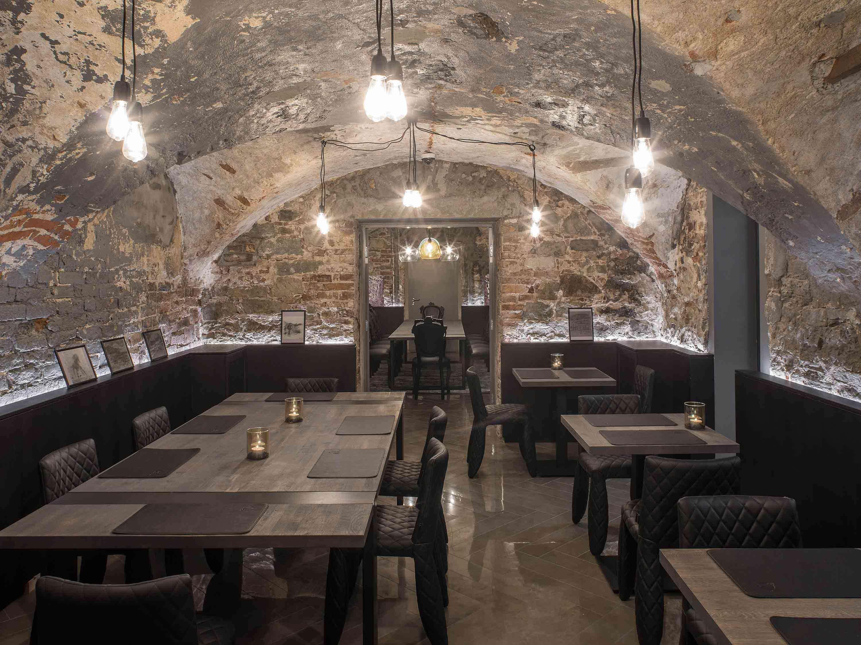 Pullman Riga Old Town Hotel Bagian luar foto Restaurant AOC
