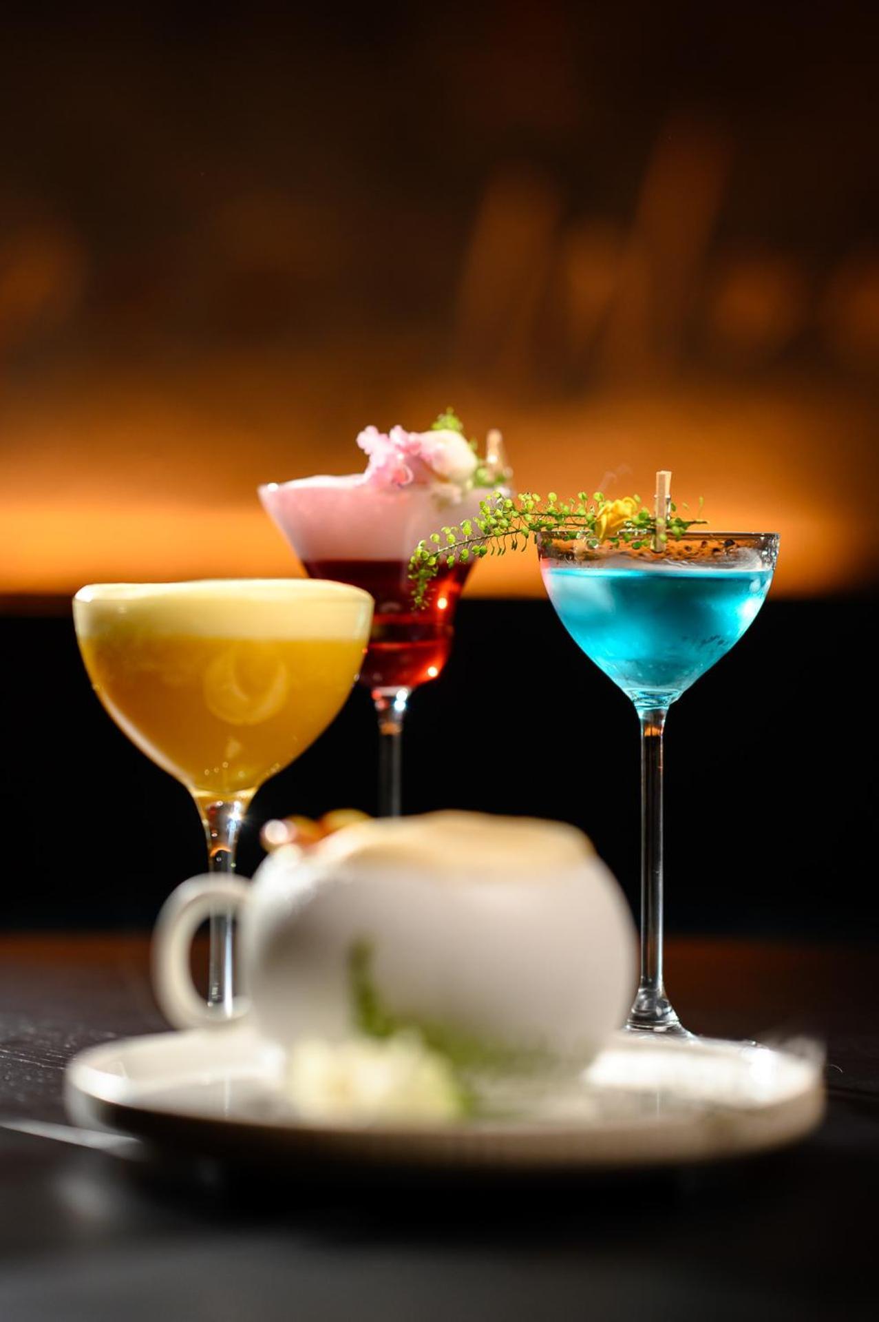 Pullman Riga Old Town Hotel Bagian luar foto A selection of cocktails