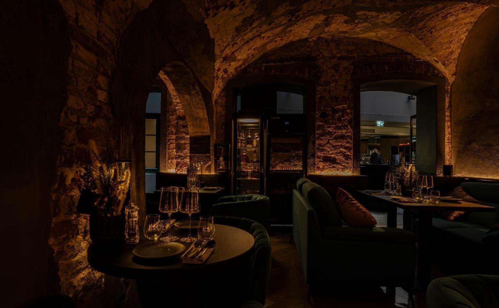 Pullman Riga Old Town Hotel Bagian luar foto Restaurant AOC