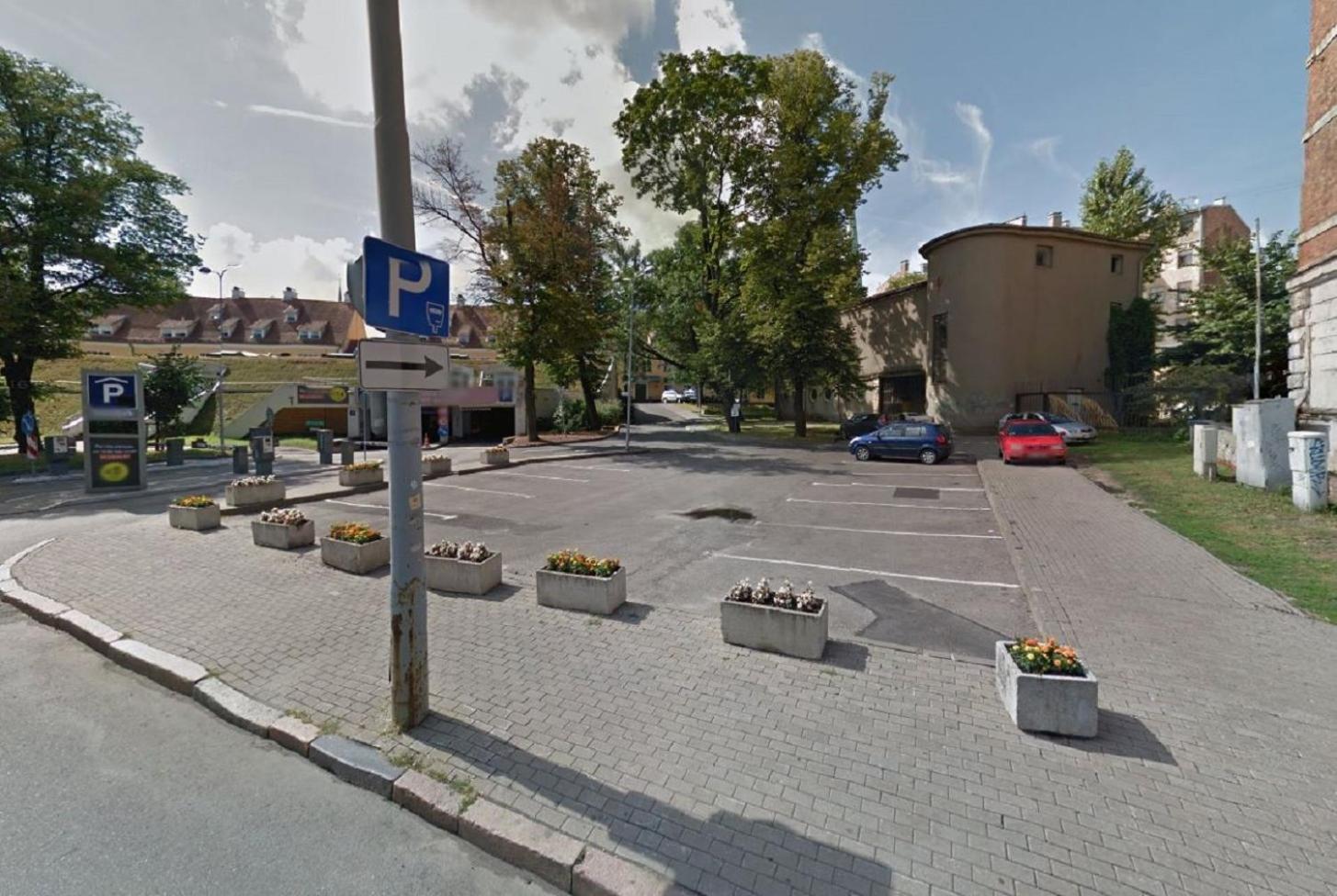Pullman Riga Old Town Hotel Bagian luar foto The parking lot where the attack took place