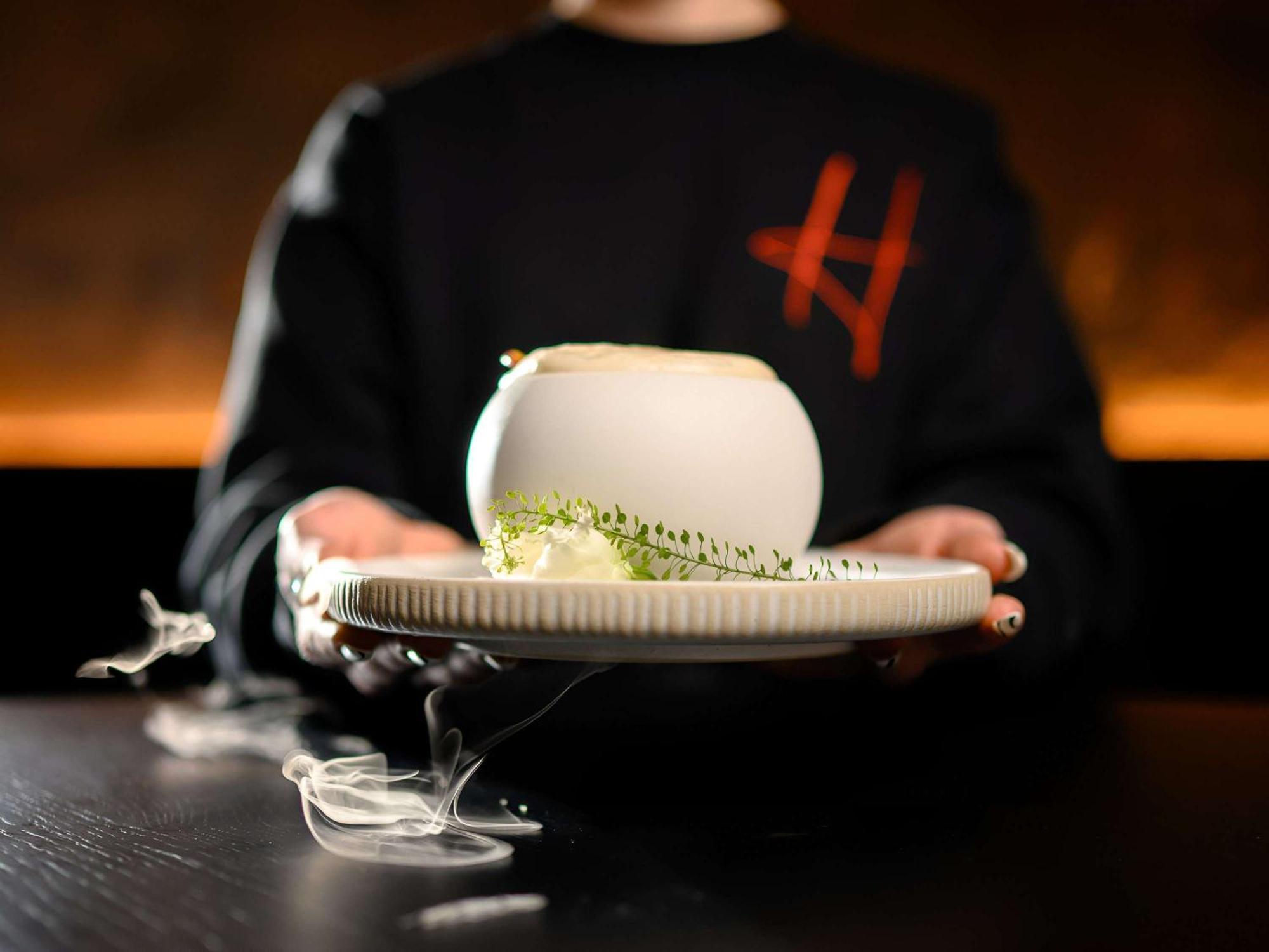 Pullman Riga Old Town Hotel Bagian luar foto A waiter serving a dish at the restaurant