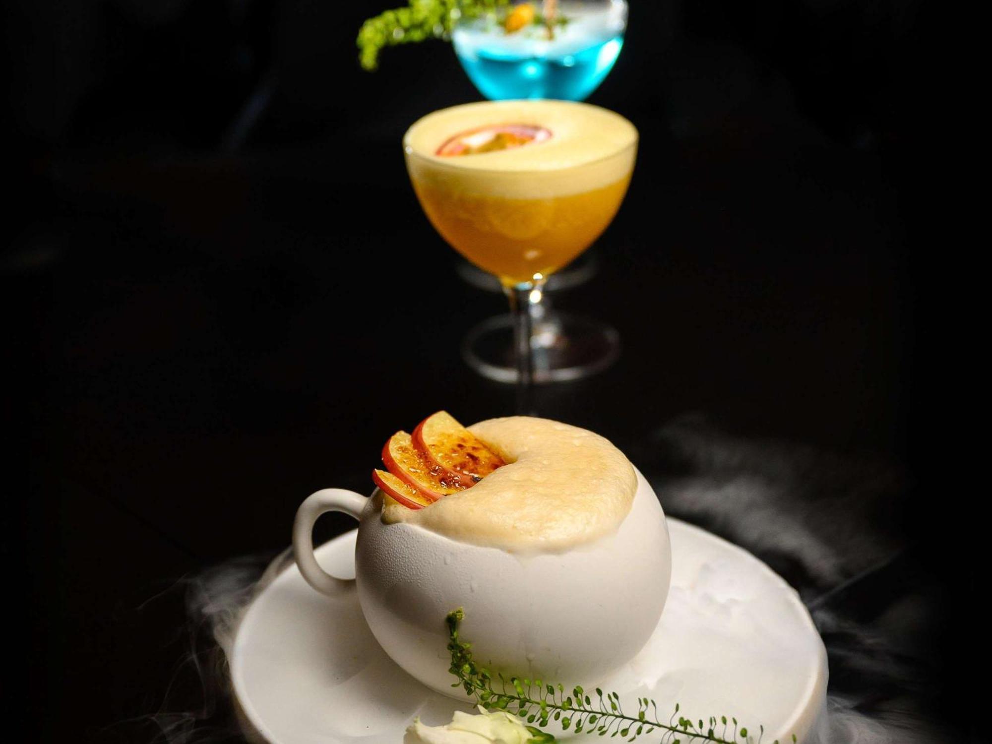 Pullman Riga Old Town Hotel Bagian luar foto A cocktail prepared with liquid nitrogen