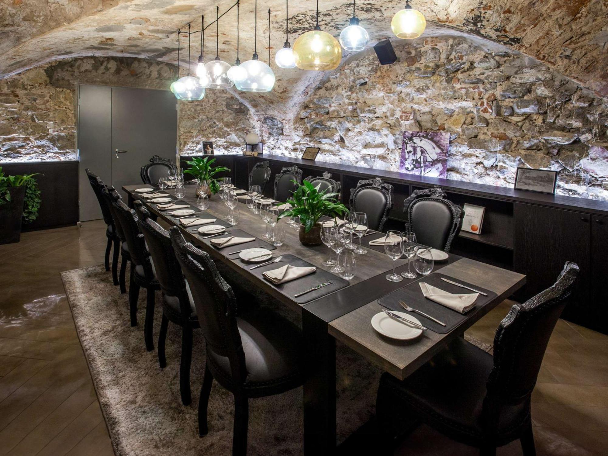 Pullman Riga Old Town Hotel Bagian luar foto The interior of the restaurant