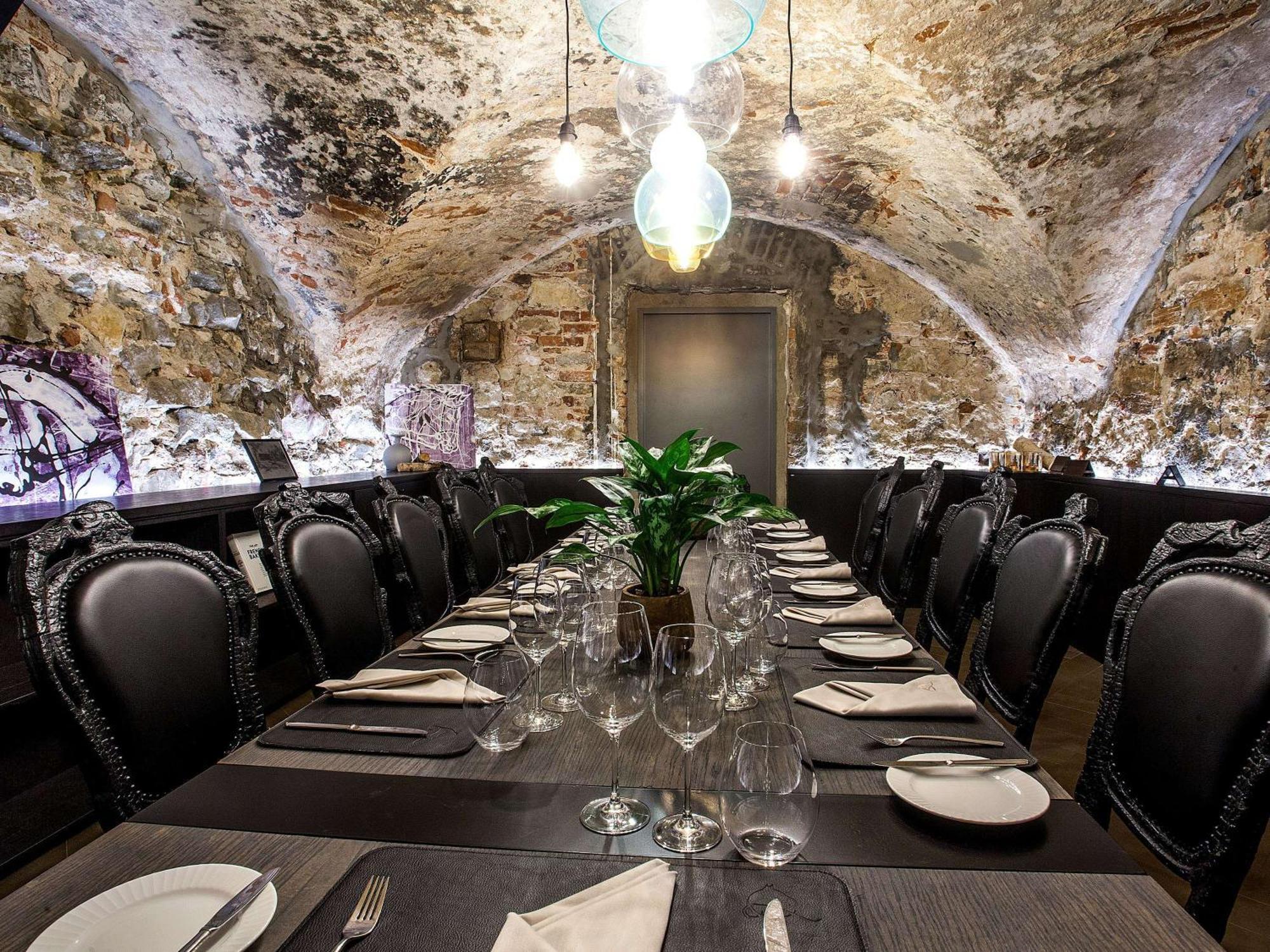 Pullman Riga Old Town Hotel Bagian luar foto The restaurant's private dining room