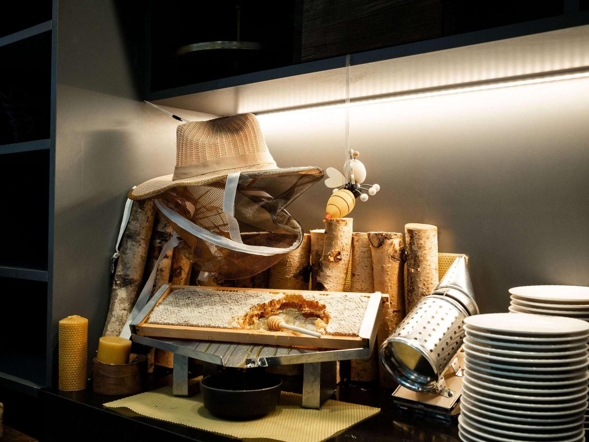 Pullman Riga Old Town Hotel Bagian luar foto A chocolate fountain