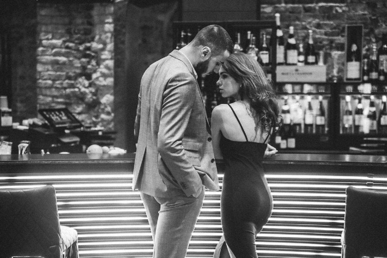 Pullman Riga Old Town Hotel Bagian luar foto A couple in a nightclub